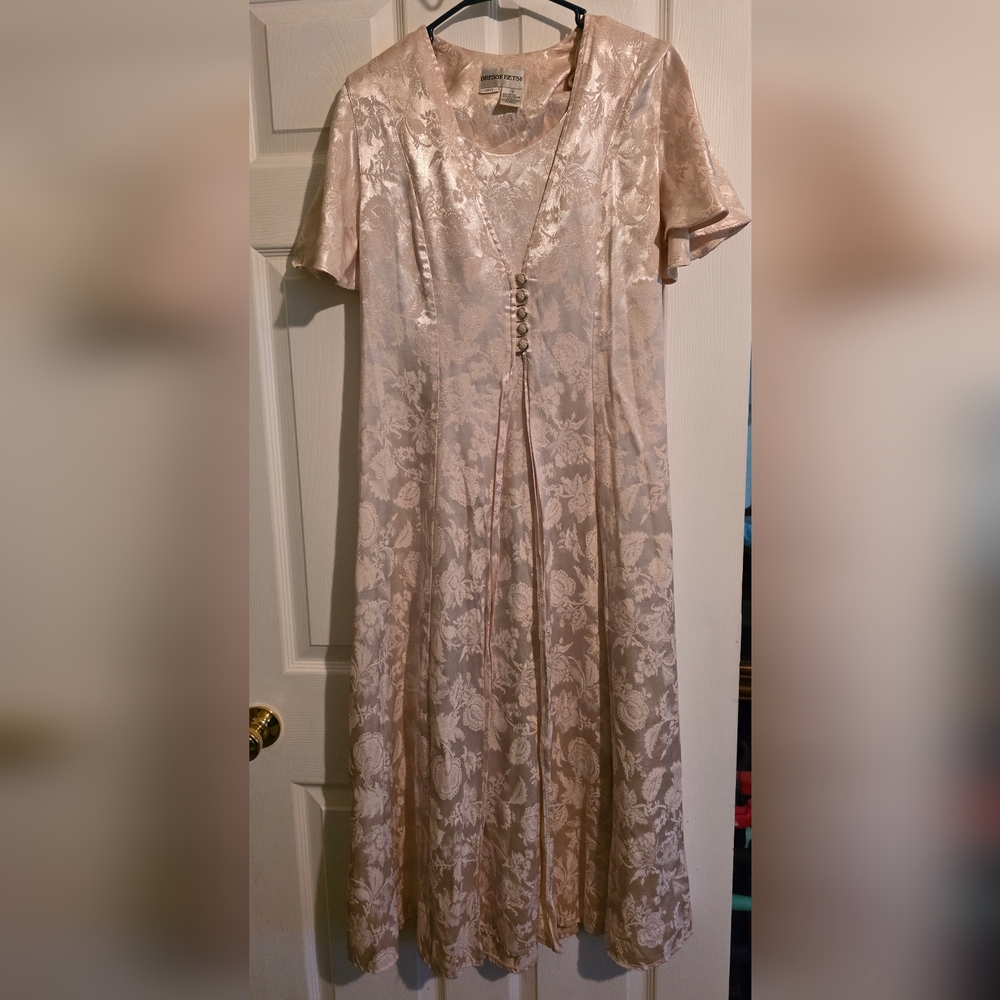Elegant Peach Floral Dress with Button Detail